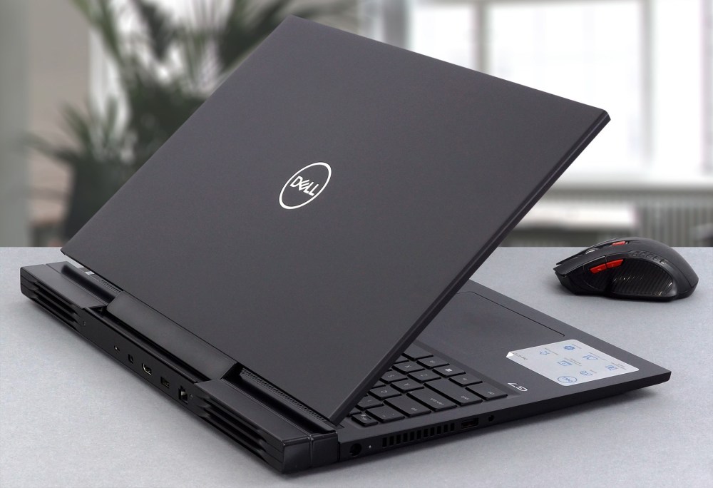 Dell G7 17 7700 abierta y vista de frente