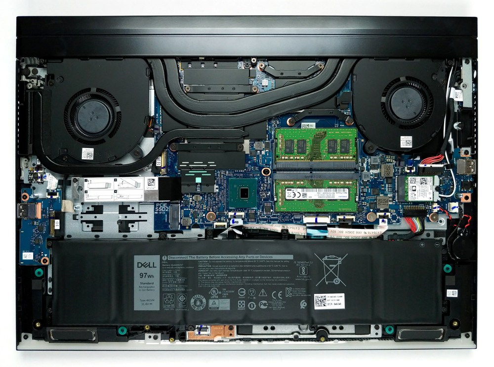 Interior de Dell G7 17 7700 con batería, RAM, SSD y refrigeración